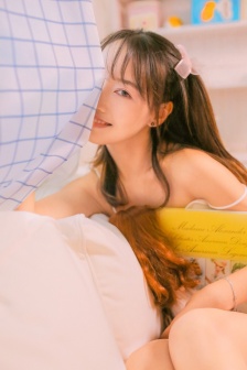 少妇扒开毛毛自慰喷水